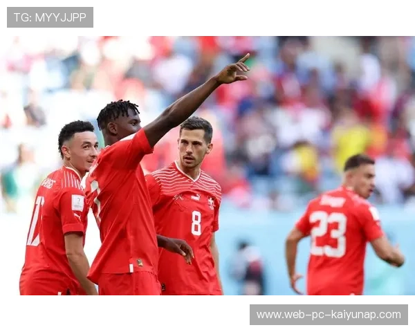 反击中前锋低射破网，完成漂亮转身庆祝的精彩瞬间